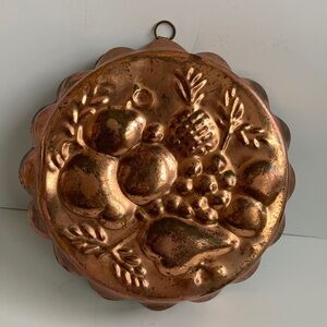 Vintage 60s copper jelly mould with fruit pattern. Copper wall hanging.